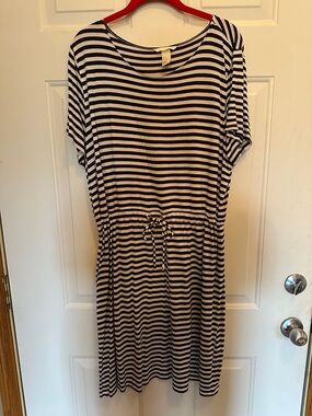 H&M Black and White Striped Drawstring Midi Dress